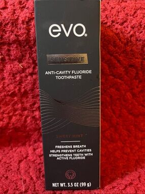 evo Sensitive Anti-Cavity Fluoride Toothpaste - Black